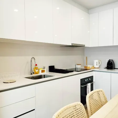 By The Sea פראיה דה מירה